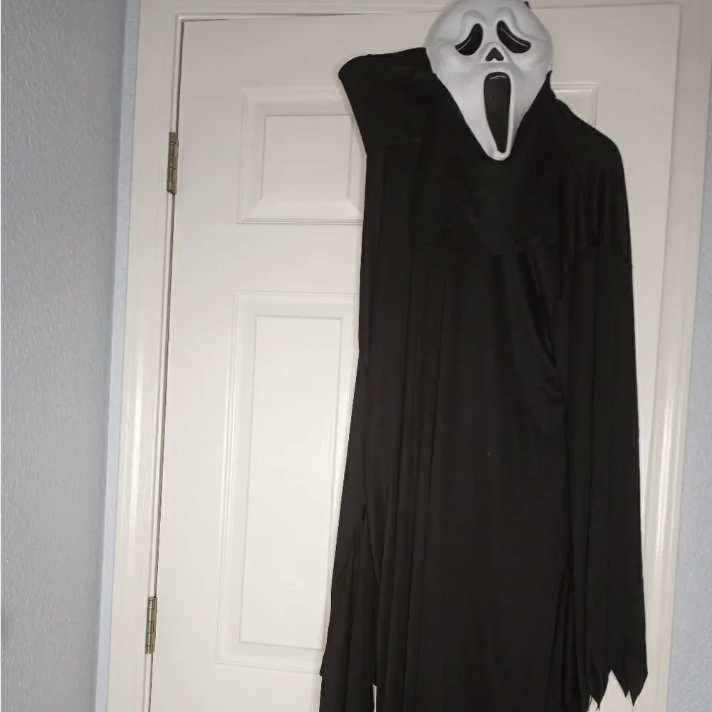 Fun World Scream Ghost Face Adult Costume Hooded Halloween Mask.